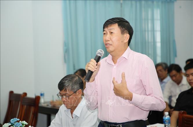 Cử tri Hồ Văn Khanh, Phó Giám đốc NHCSXH tỉnh Tây Ninh phát biểu. Ảnh: Giang Phương - TTXVN