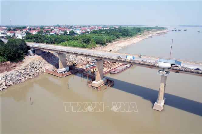Cục Đường bộ Việt Nam yêu cầu Sở Giao thông vận tải Phú Thọ chỉ đạo nhà thầu thi công tăng thêm mũi thi công, tăng ca kíp để đẩy nhanh tiến độ thi công công trình. Ảnh: Tạ Toàn - TTXVN