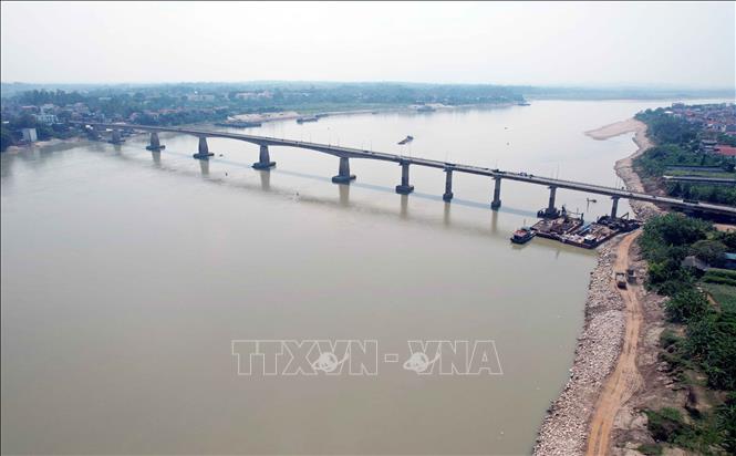 Cầu Trung Hà nằm trên Quốc lộ 32, tuyến huyết mạch nối Hà Nội với các tỉnh trung du, miền núi phía Bắc đang trong giai đoạn sửa chữa. Ảnh: Tạ Toàn – TTXVN