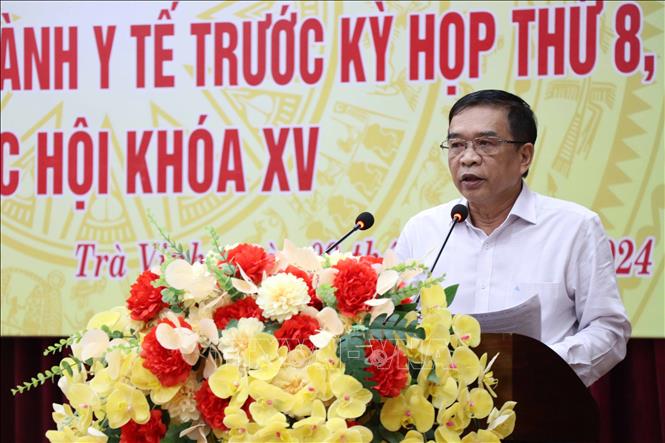 Cử tri Nguyễn Văn Đời, Phó Giám đốc Sở Y tế tỉnh Trà Vinh phát biểu tại buổi tiếp xúc. Ảnh: Thanh Hòa - TTXVN