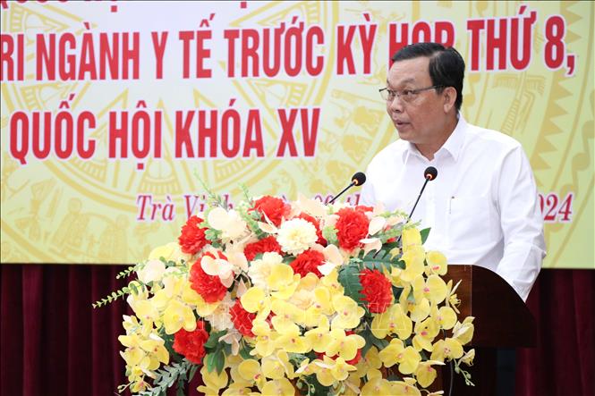 Phó Giám đốc sở Y tế tỉnh Trà Vinh Nguyễn Hữu Phước phát biểu tại buổi tiếp xúc. Ảnh: Thanh Hòa - TTXVN