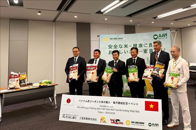 A view of the ceremony to debut the produce. VNA Photo