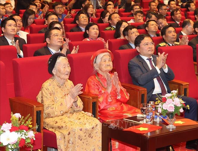 Các đại biểu dự Lễ kỷ niệm 70 năm Ngày Giải phóng Thủ đô. Ảnh: Trí Dũng – TTXVN