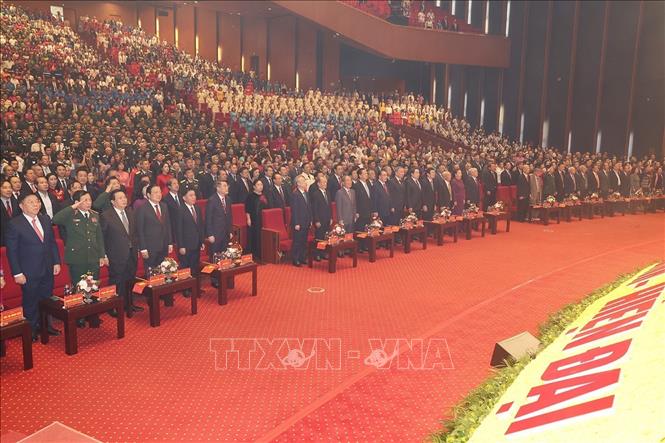 Các đại biểu thực hiện nghi lễ chào cờ. Ảnh: Trí Dũng – TTXVN