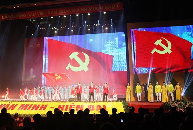 Chương trình nghệ thuật chào mừng Lễ kỷ niệm 70 năm Ngày Giải phóng Thủ đô. Ảnh: Trí Dũng – TTXVN