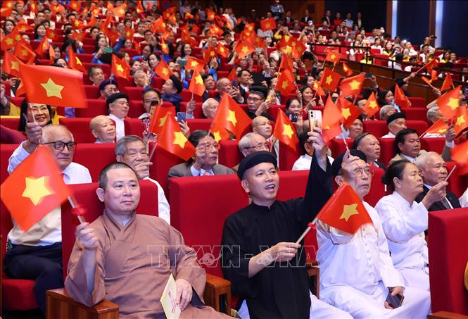 Các đại biểu dự Lễ kỷ niệm 70 năm Ngày Giải phóng Thủ đô. Ảnh: Văn Điệp - TTXVN
