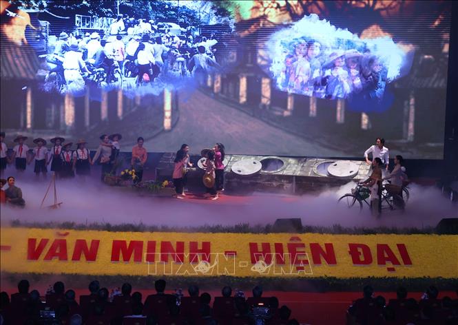 Chương trình nghệ thuật chào mừng Lễ kỷ niệm 70 năm Ngày Giải phóng Thủ đô. Ảnh: Văn Điệp – TTXVN