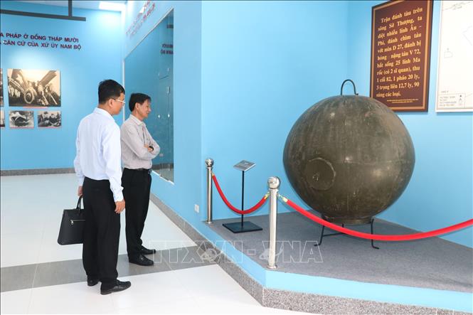 Trưng bày thủy lôi chống giặc của Xứ ủy Nam Bộ tại Khu di tích Quốc gia đặc biệt Gò Tháp. Ảnh: Nguyễn Văn Trí - TTXVN