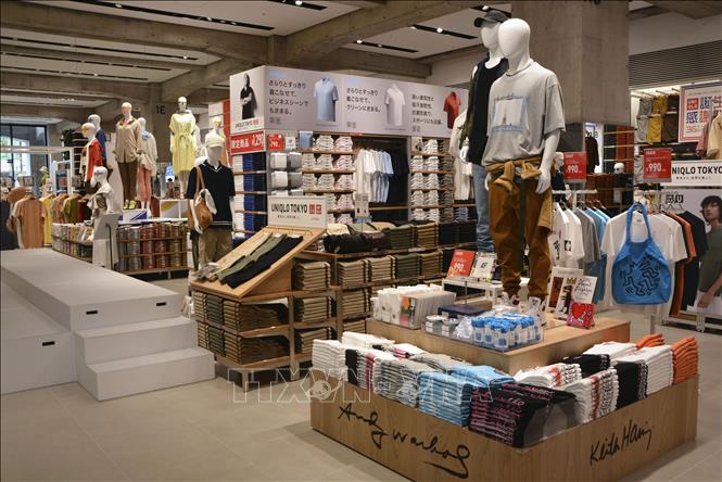 Một cửa hàng của hãng thời trang Uniqlo tại Tokyo, Nhật Bản. Ảnh: Kyodo/TTXVN
