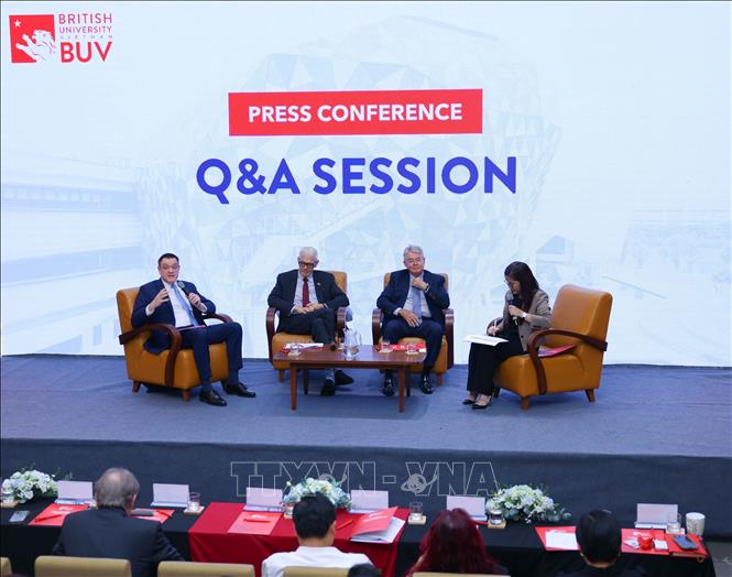 Với mục tiêu trở thành trường đại học quốc tế số 1 tại Việt Nam và Đông Nam Á trong tương lai, BUV cam kết nền tảng giáo dục chuẩn Anh quốc và trải nghiệm học tập tạo ảnh hưởng thực tiễn không chỉ giải phóng tiềm năng xuất sắc của sinh viên, mà còn truyền thụ cho các em sức mạnh và sự kiên cường của Sư tử Hoàng Gia - biểu tượng huyền thoại của xứ sở sương mù. Ảnh: Thanh Tùng - TTXVN