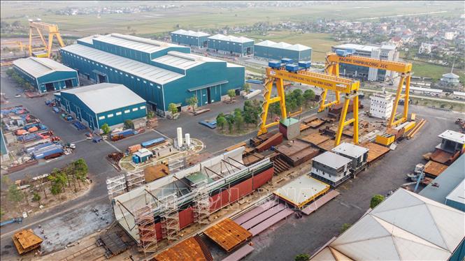 Công ty Cổ phần đóng tàu Thái Bình Dương đóng mới tàu vận tải cho khách hàng trong nước và quốc tế. Ảnh: Hoàng Hiếu - TTXVN
