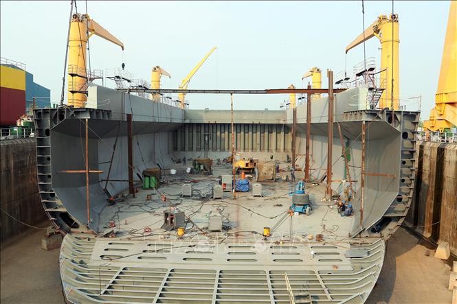  Đóng mới tàu biển tại Công ty Cổ phần đóng tàu Thái Bình Dương, huyện Tiên Lãng, thành phố Hải Phòng. Ảnh: Quốc Khánh - TTXVN