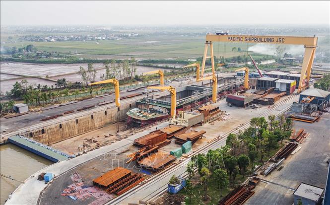 Công ty Cổ phần Đóng tàu Thái Bình Dương đóng mới tàu vận tải cho khách hàng trong nước và quốc tế. Ảnh: Hoàng Hiếu - TTXVN