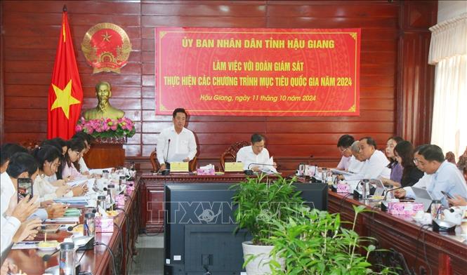 Ông Huỳnh Văn Thuận, Phó Tổng giám đốc Ngân hàng Chính sách Xã hội Việt Nam phát biểu. Ảnh: Duy Khương - TTXVN
