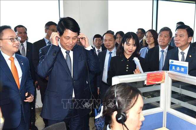 Chiều 10/10, Đoàn đại biểu Đảng Cộng sản Việt Nam tham quan Trung tâm dịch vụ đường dây nóng 12345 thành phố Bắc Kinh. Ảnh: Thành Dương – Pv TTXVN tại Trung Quốc.