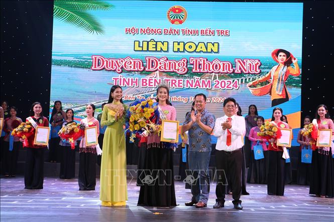 Thí sinh Nguyễn Thị Ngọc Trinh (đơn vị huyện Bình Đại) xuất sắc đạt giải Nhất Liên hoan 