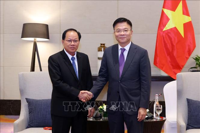 Phó Thủ tướng Chính phủ Lê Thành Long tiếp Thứ trưởng Bộ Công an Lào Khamking Phuilamanyvong. Ảnh: Phạm Kiên - TTXVN