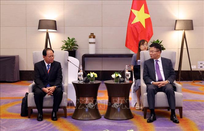 Phó Thủ tướng Chính phủ Lê Thành Long tiếp Thứ trưởng Bộ Công an Lào Khamking Phuilamanyvong. Ảnh: Phạm Kiên - TTXVN