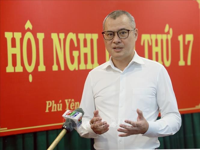 Bí thư Tỉnh ủy Phú Yên Phạm Đại Dương trả lời phỏng vấn TTXVN và các cơ quan báo chí. Ảnh: Xuân Triệu – TTXVN