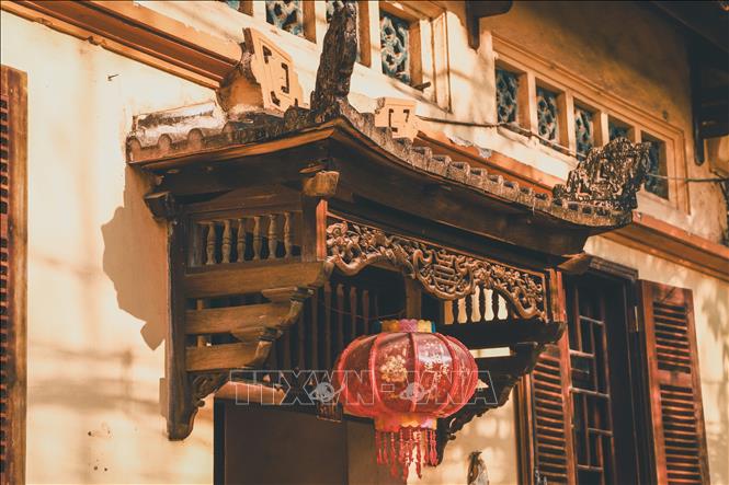 Sự kết hợp hoa văn kiến trúc Pháp thanh lịch và những họa tiết đậm chất làng Việt truyền thống. Ảnh: Vân Chi/TTXVN phát

