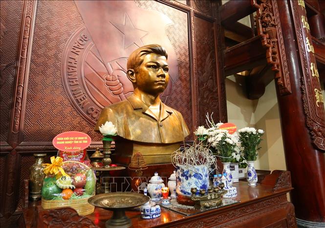 Tượng thờ Anh hùng Liệt sĩ Lý Tự Trọng tại Khu tưởng niệm. Ảnh: Hoàng Ngà - TTXVN