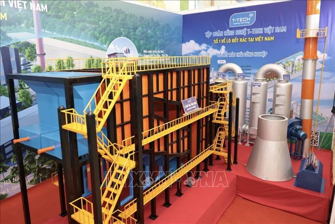 Gian trưng bày hệ thống xử lý rác thải của Tập đoàn Công nghệ T - Tec Việt Nam. Ảnh: Trần Việt - TTXVN