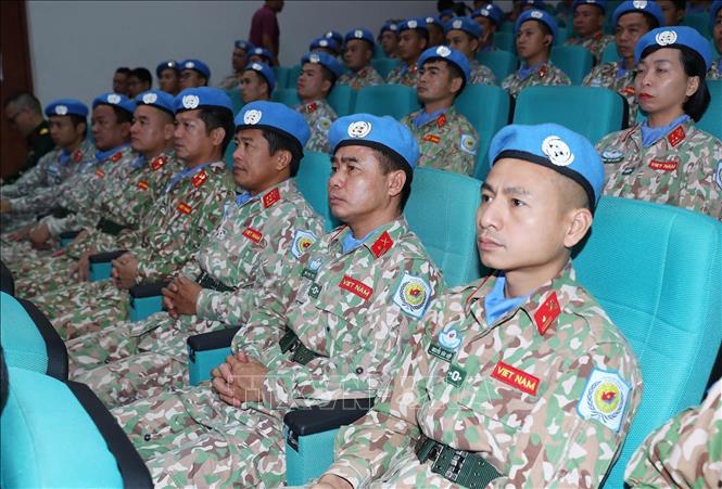 The officers of the peacekeeping team at the conference. VNA Photo: Trọng Đức