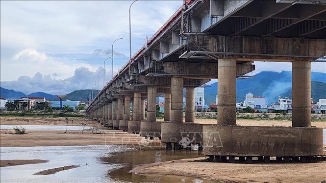 Cầu Kiên Mỹ được đưa vào sử dụng năm 1997. Ảnh: Sỹ Thắng - TTXVN