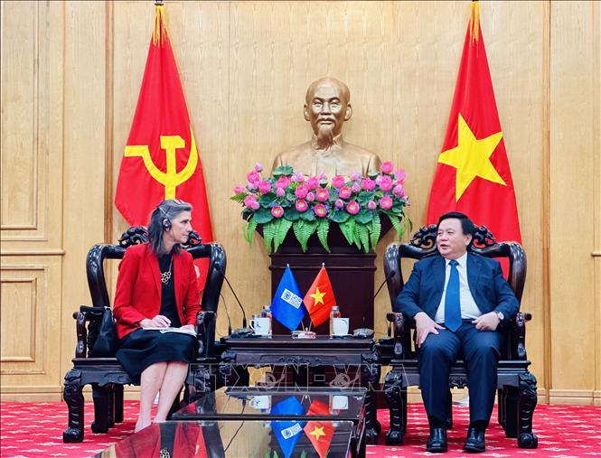 Đồng chí Nguyễn Xuân Thắng tiếp và làm việc với Bà Ramla Khalidi, Trưởng Đại diện Thường trú Chương trình phát triển Liên hợp quốc (UNDP) tại Việt Nam. Ảnh: Việt Đức – TTXVN