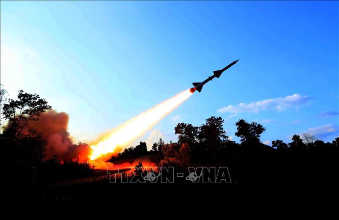 Tên lửa S-75M3 của Sư đoàn Phòng không 363 rời bệ phóng. Ảnh: An Đăng - TTXVN 