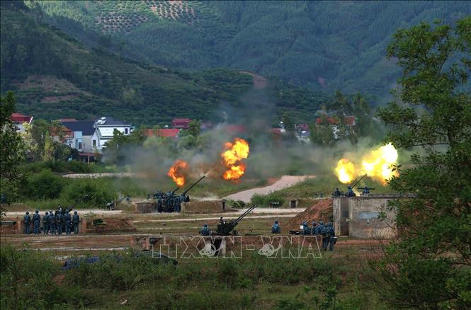 Lực lượng pháo phòng không khai hỏa tiêu diệt mục tiêu. Ảnh: An Đăng - TTXVN