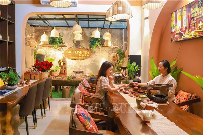 Không gian thưởng trà của chị Lâm Diệu Linh. Ảnh: Vân Chi/TTXVN phát