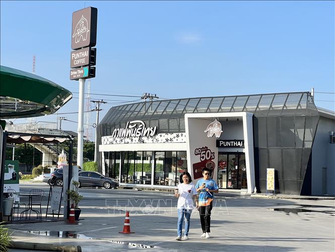Quán cà phê của thương hiệu Punthai Coffee bên trong một trạm xăng của Tập đoàn năng lượng PTG. Ảnh: Đỗ Sinh – PV TTXVN tại Thái Lan
