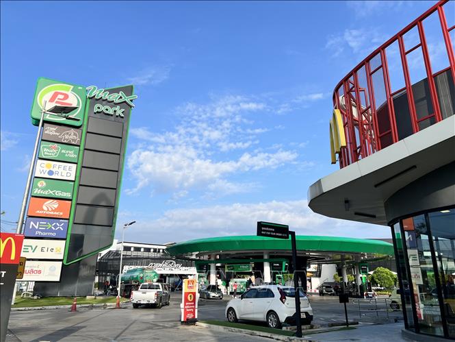 Một trạm xăng của Tập đoàn năng lượng PTG tại tỉnh Nakhon Pathom (Thái Lan). Ảnh: Đỗ Sinh – PV TTXVN tại Thái Lan