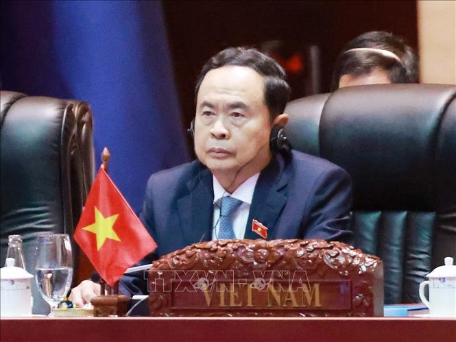 Chairman of the Vietnamese National Assembly Tran Thanh Man and other top legislators of the ASEAN Inter-Parliamentary Assembly’s member countries attend a meeting of the AIPA Executive Committee on October 18. VNA Photo: Thống Nhất