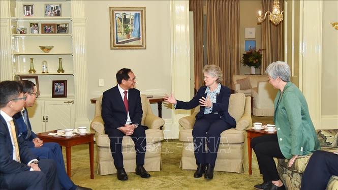  Deputy Prime Minister and Foreign Minister Bui Thanh Son meets with Governor of South Australia Frances Adamson. VNA Photo: Thanh Tú 