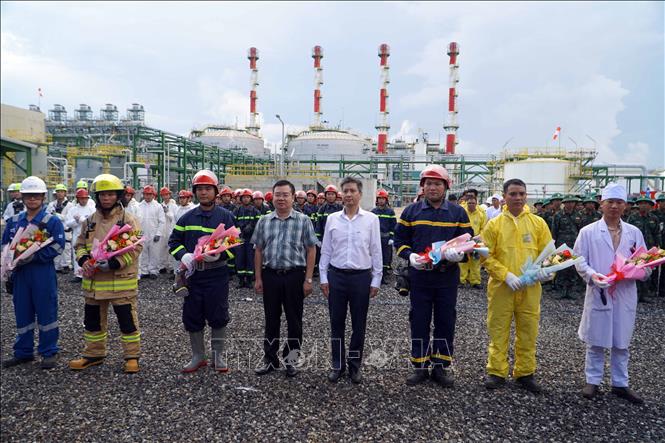 Khen thưởng các lực lượng tham gia diễn tập. Ảnh: Đoàn Mạnh Dương-TTXVN