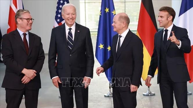 (Từ trái sang) Thủ tướng Anh Keir Starmer, Tổng thống Mỹ Joe Biden, Thủ tướng Đức Olaf Scholz và Tổng thống Pháp Emmanuel Macron trong cuộc gặp tại Berlin, ngày 18/10/2024. Ảnh: The Washington Post/TTXVN