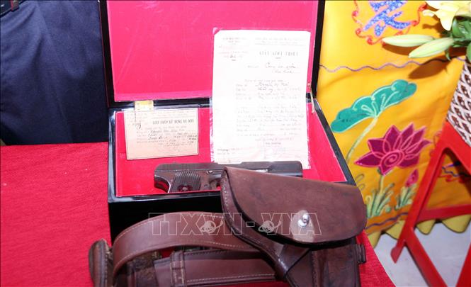 Khẩu súng K54 do Anh hùng lực lượng vũ trang, Thiếu tướng Nguyễn Thị Định, Phó Tư lệnh Quân giải phóng miền Nam tặng Chiến sỹ Thi đua toàn Miền Nguyễn Thị Mai năm 1967. Ảnh: Xuân Khu-TTXVN