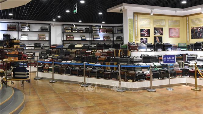 Bảo tàng với hơn 800 chiếc đàn Accordion cổ được sưu tầm từ nhiều nước trên thế giới. Ảnh: Quang Hưng-Pv TTXVN tại Trung Quốc

