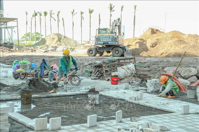 Các công tác xây dựng đang được tiến hành khẩn trương, phấn đấu đưa công trình vào sử dụng đúng thời hạn vào năm 2025. Ảnh: Hoàng Hiếu - TTXVN