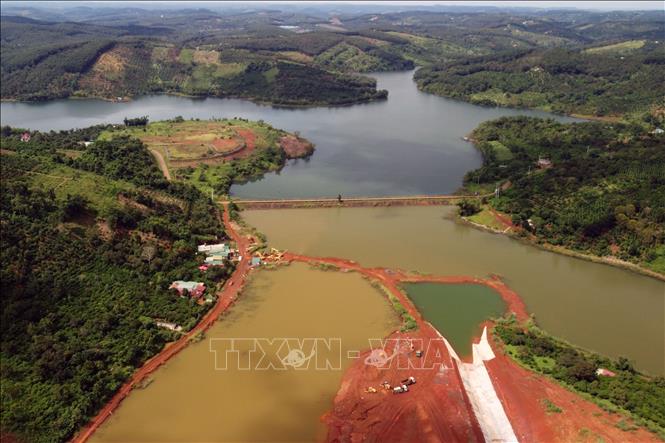 Toàn cảnh khu vực thi công hồ chứa bùn sau tuyển rửa quặng bô xít số 2. Ảnh: Hưng Thịnh – TTXVN