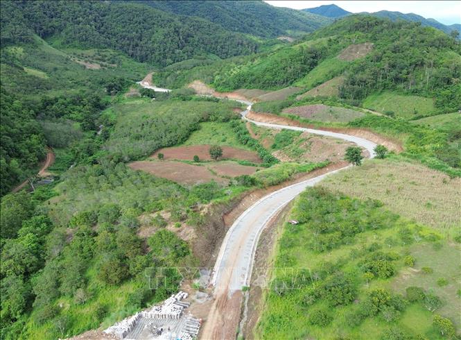 Dự án thành phần 2 đoạn qua xã Ma Nới (huyện Ninh Sơn, tỉnh Ninh Thuận) đã thảm nhựa mặt đường được hơn 8km. Ảnh: Nguyễn Thành – TTXVN