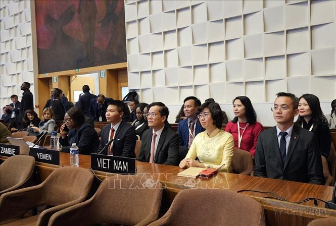 Việt Nam trúng cử trở thành thành viên của Ủy ban Di sản Thế giới nhiệm kỳ 2023-2027, với 121 phiếu ủng hộ, cao nhất trong nhóm châu Á-Thái Bình Dương tại Kỳ họp Đại hội đồng lần thứ 24 các quốc gia thành viên Công ước Bảo vệ di sản văn hóa và thiên nhiên thế giới (Công ước Di sản Thế giới) diễn ra tại thủ đô Paris (22/11/2023). Ảnh: Nguyễn Thu Hà - TTXVN
