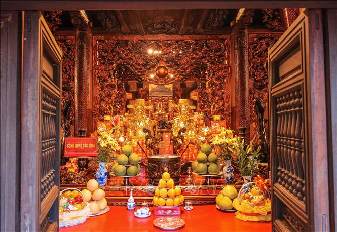 Bên trong Đền thờ Đức Hoàng đế Lê Đại Hành tại khu di tích. Ảnh: Hoàng Hiếu - TTXVN