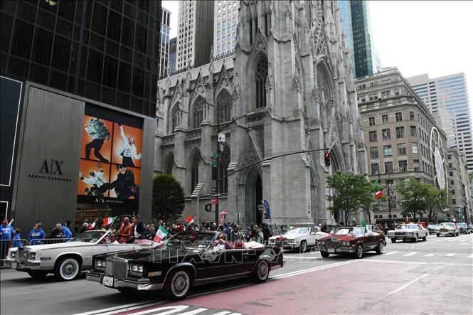 Lễ diễu hành kỷ niệm ngày Columbus tại Đại lộ số 5 ở thành phố New York, Mỹ. Ảnh: THX/TTXVN
