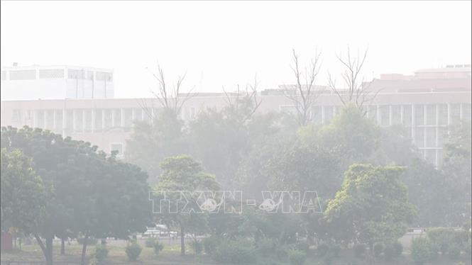 Khói mù ô nhiễm bao phủ bầu trời tại New Delhi, Ấn Độ, ngày 19/10/2024. Ảnh: ANI/TTXVN