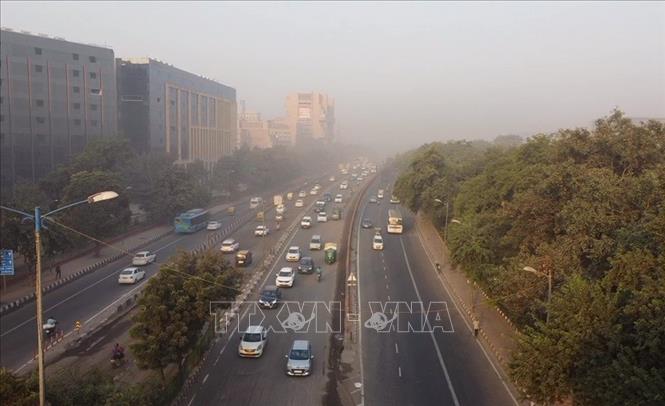 Khói mù ô nhiễm bao phủ bầu trời tại New Delhi, Ấn Độ, ngày 19/10/2024. Ảnh: ANI/TTXVN