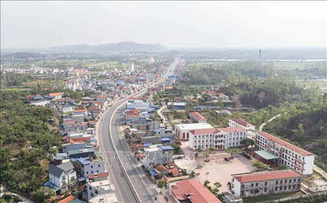 Đường giao thông hiện đại trên địa bàn huyện Thuỷ Nguyên. Ảnh: Hoàng Hiếu - TTXVN