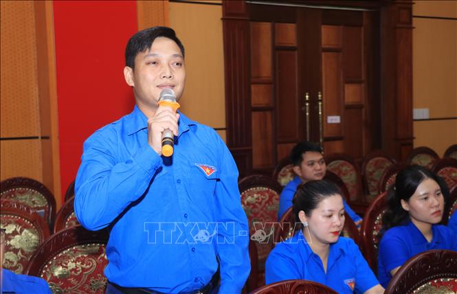 Đại diện đoàn viên, thanh niên nêu đề xuất, kiến nghị tại buổi đối thoại. Ảnh: Vũ Hoàng Giang – TTXVN
